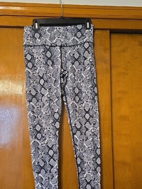 Victoria's Secret Black & White Snake-Print Leggings